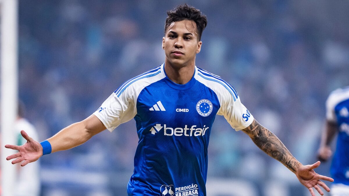 Cruzeiro empata com Vitória e amarga jogo truncado no Barradão