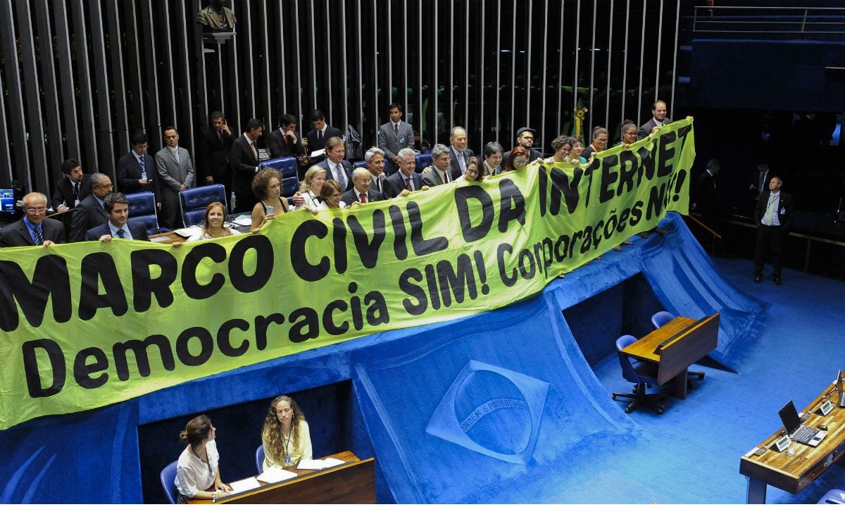 STF forma maioria para responsabilizar plataformas por conteúdo de usuários