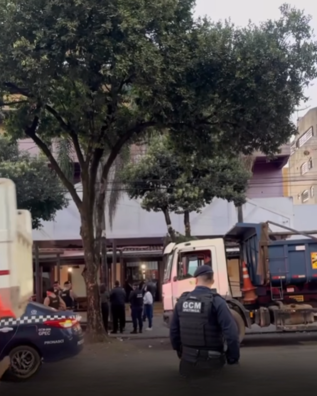 Prefeitura de Ipatinga inicia remoção de estruturas irregulares nas calçadas do Bom Retiro