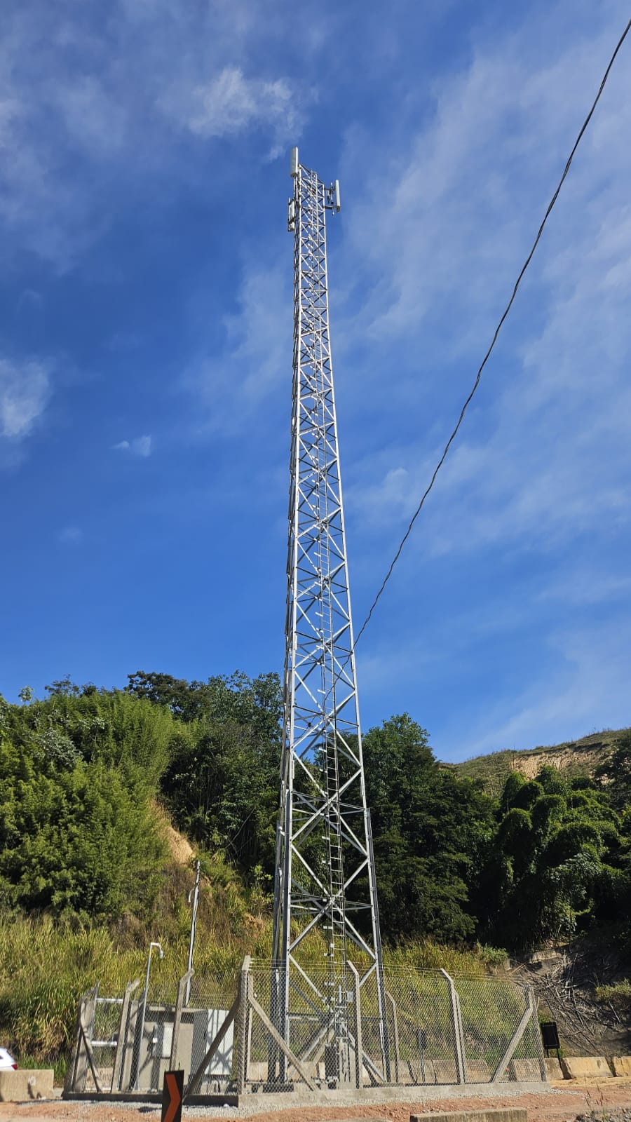 Concessionária começa a instalar 26 torres de internet ao longo da BR-381