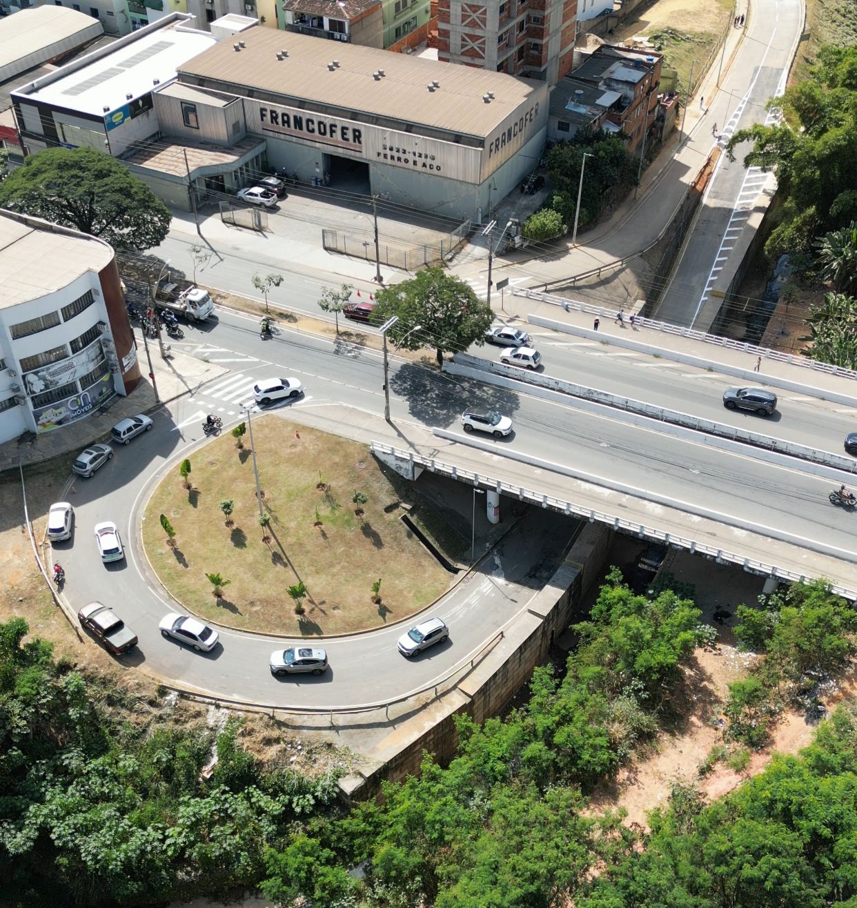 Trânsito liberado na alça deacesso da avenida Maanaim