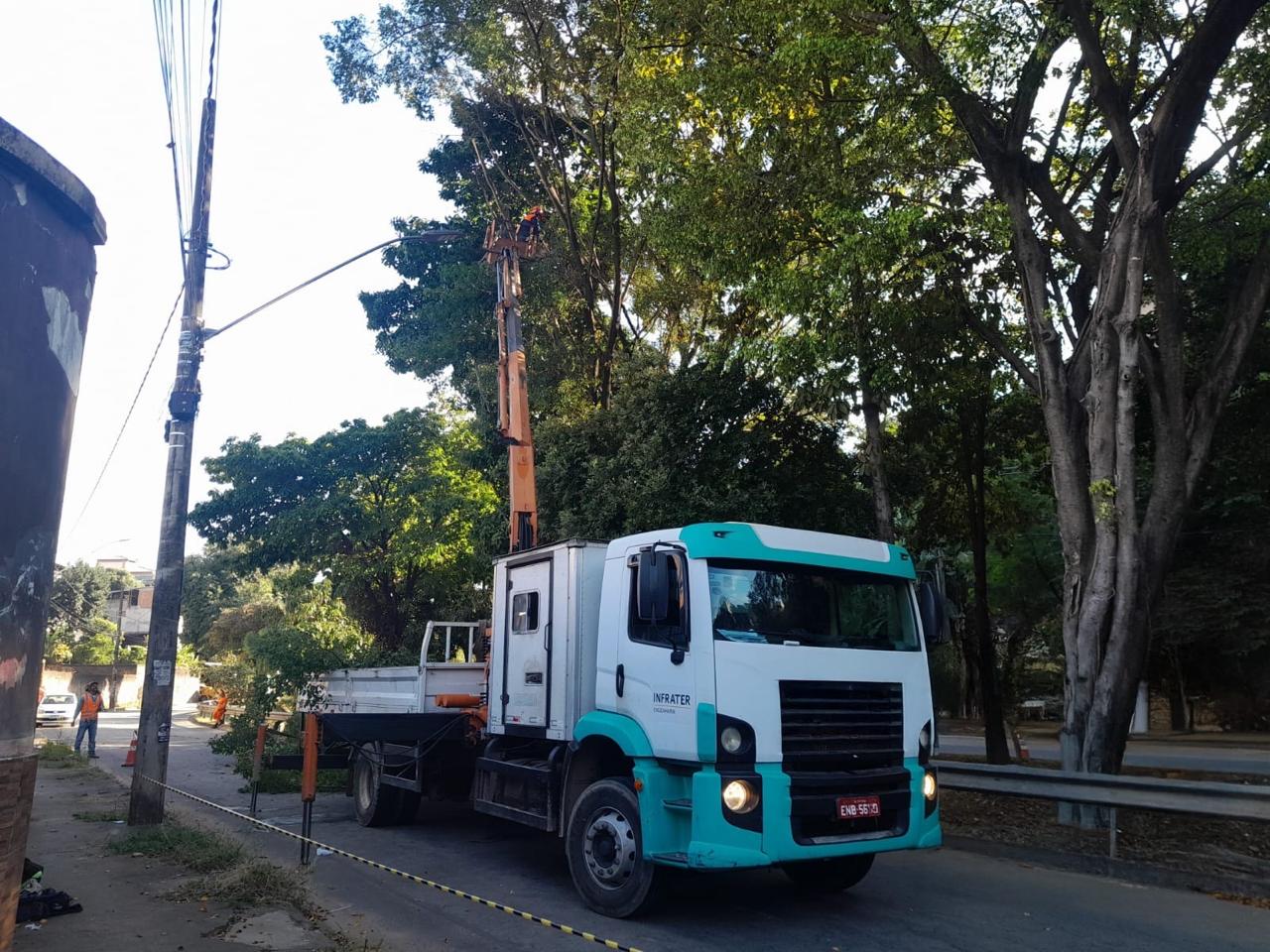 Trânsito na Avenida Gerasa será alterado por serviços de poda de árvores