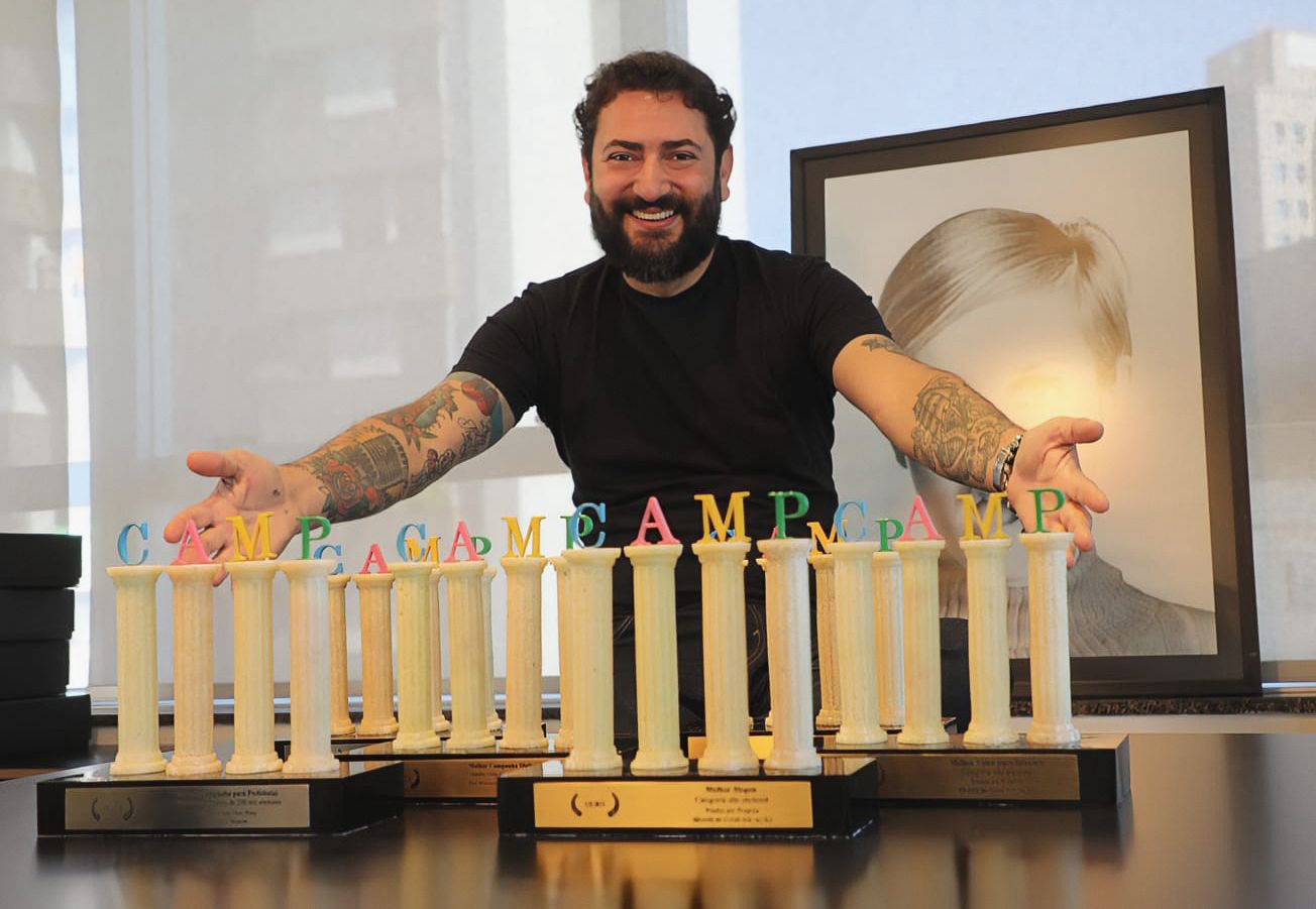 Fabrício Menezes conquista cinco prêmios no CAMP da Democracia e se destaca no marketing político