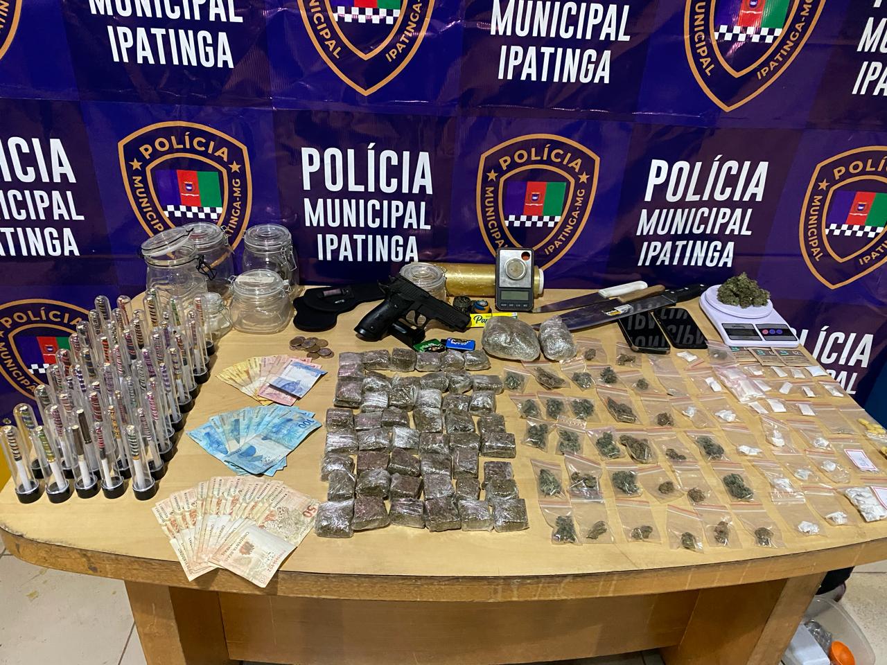 Combate ao tráfico: Polícia Municipal prende suspeito e apreende grande volume de drogas em Ipatinga